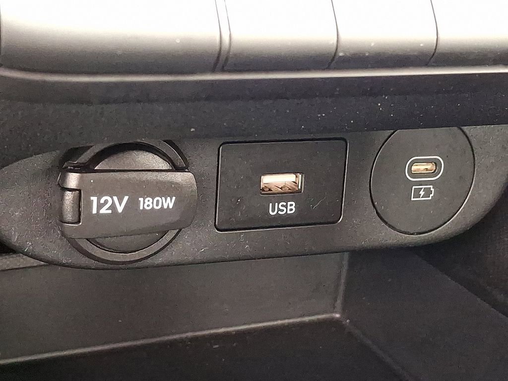Used 2024 Hyundai Elantra SEL image 25