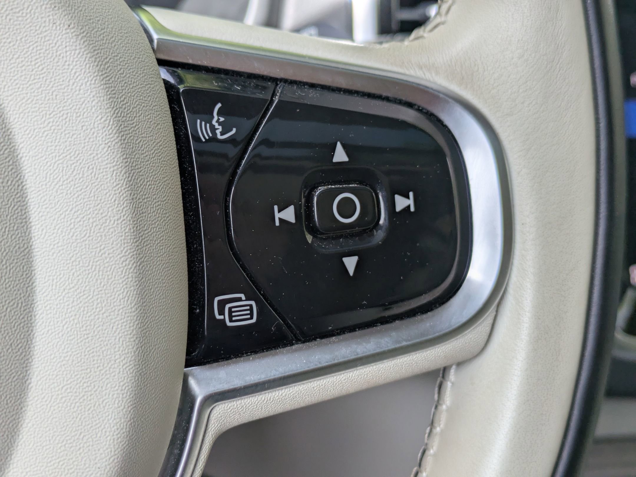 Used 2023 Volvo XC90 B6 Ultimate w/ Protection Package AWD/4WD image 19