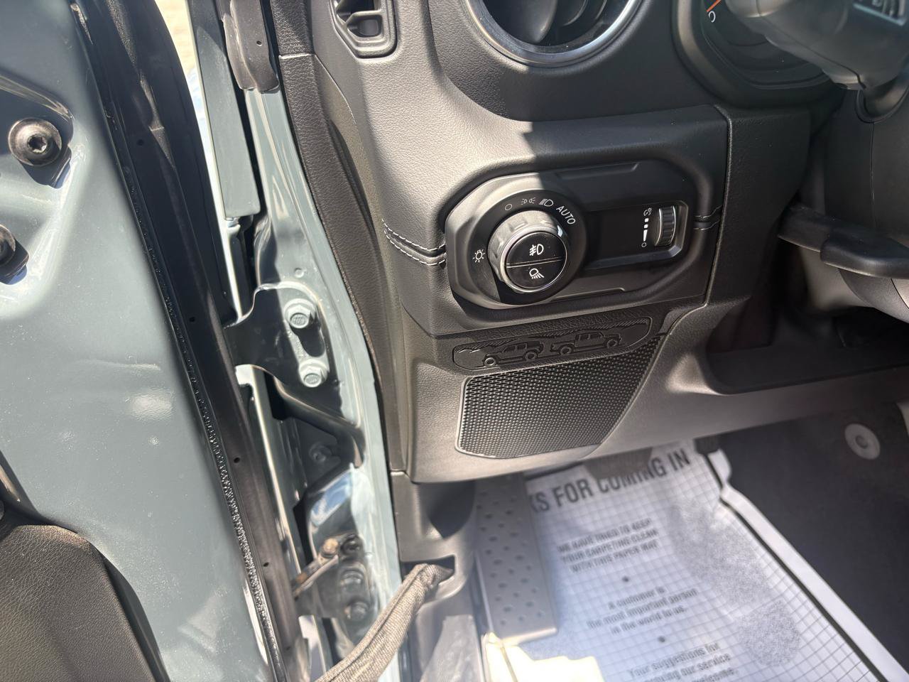 Used 2025 Jeep Gladiator Sport AWD/4WD image 21