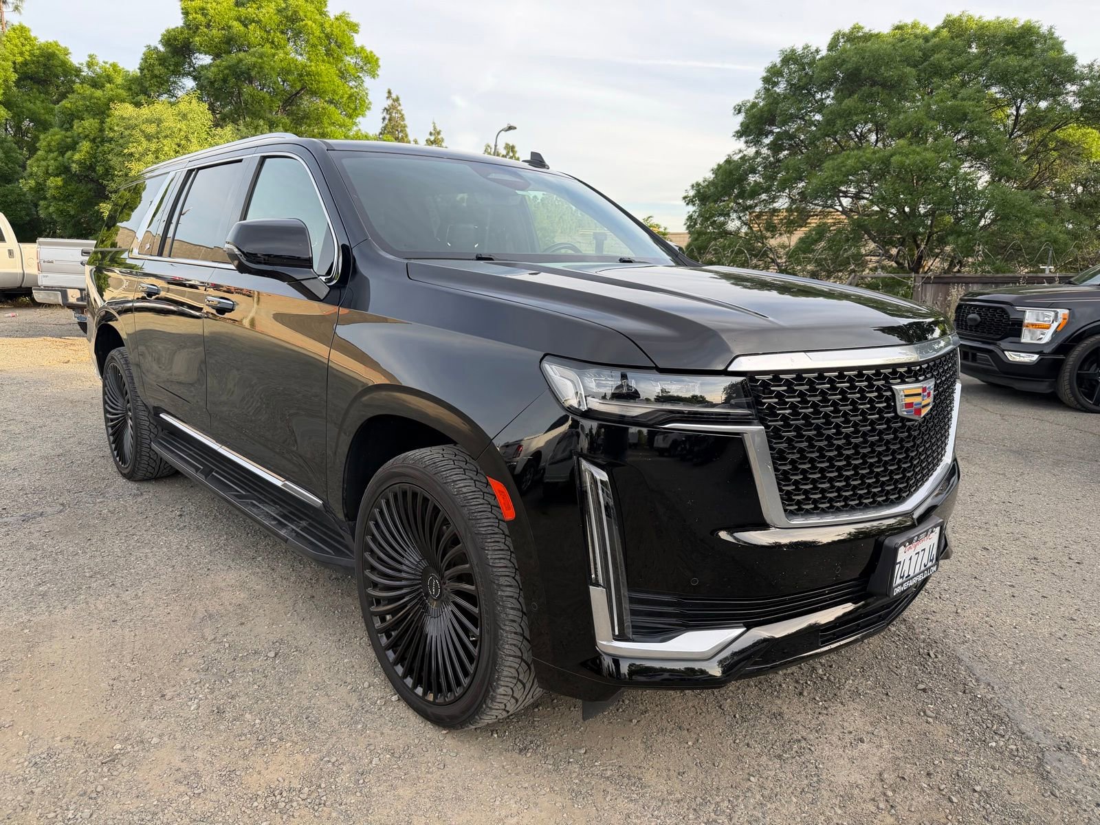 Used 2023 Cadillac Escalade ESV Premium Luxury image 7