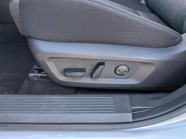 Used 2024 Nissan Rogue SV AWD/4WD image 16