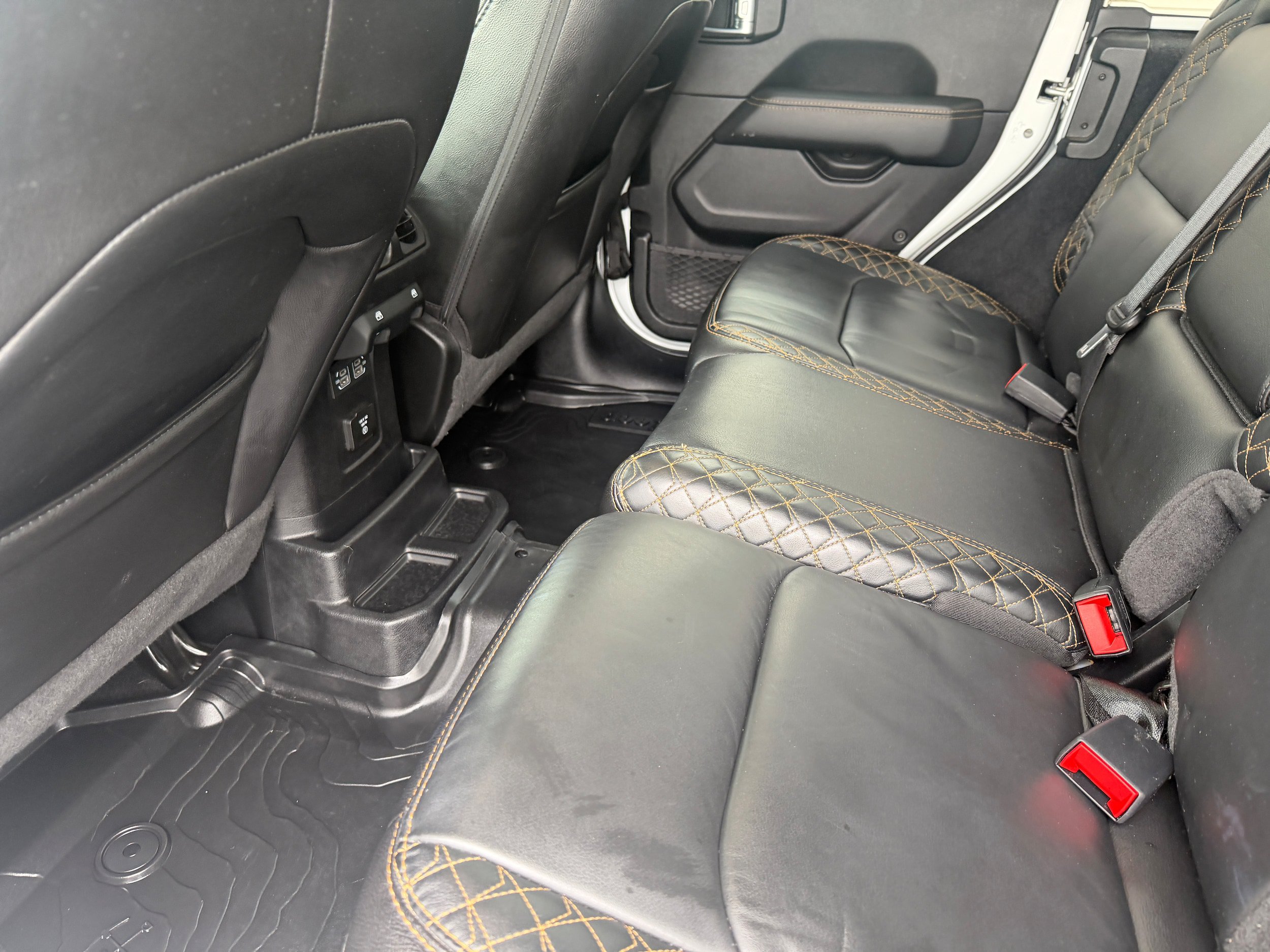 Used 2021 Jeep Wrangler Unlimited Sahara AWD/4WD image 19