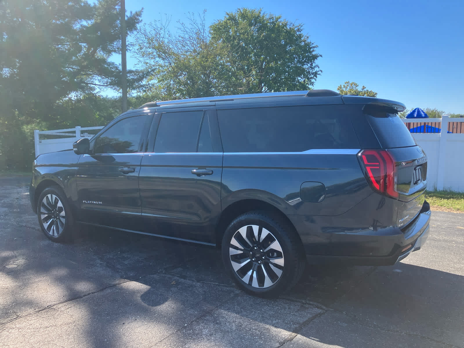 Certified 2025 Ford Expedition Max Platinum w/ Driver's Package AWD/4WD image 4