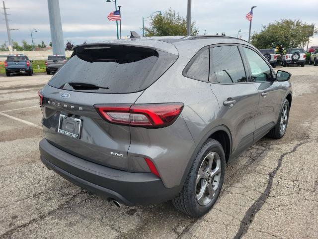 Certified 2025 Ford Escape ST-Line Select AWD/4WD image 4