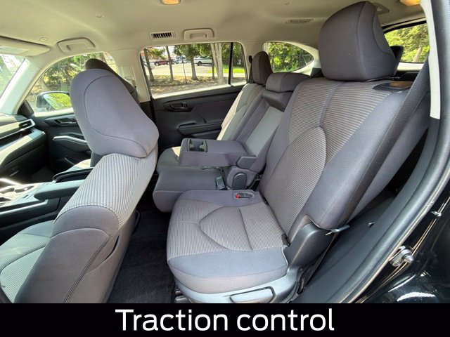 Used 2023 Toyota Highlander LE AWD/4WD image 26