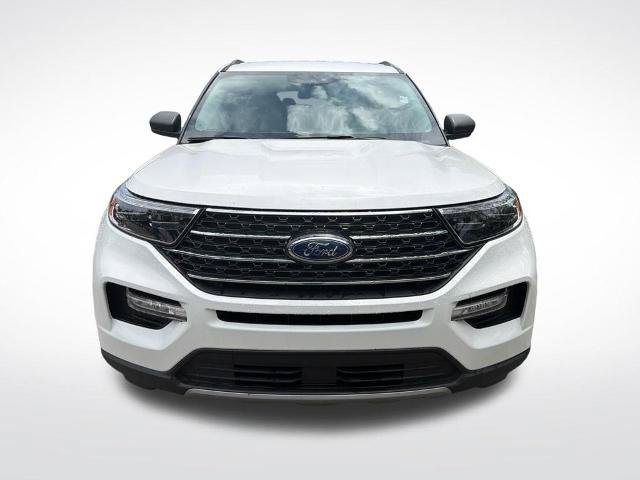 Certified 2024 Ford Explorer XLT w/ Equipment Group 202A AWD/4WD image 3