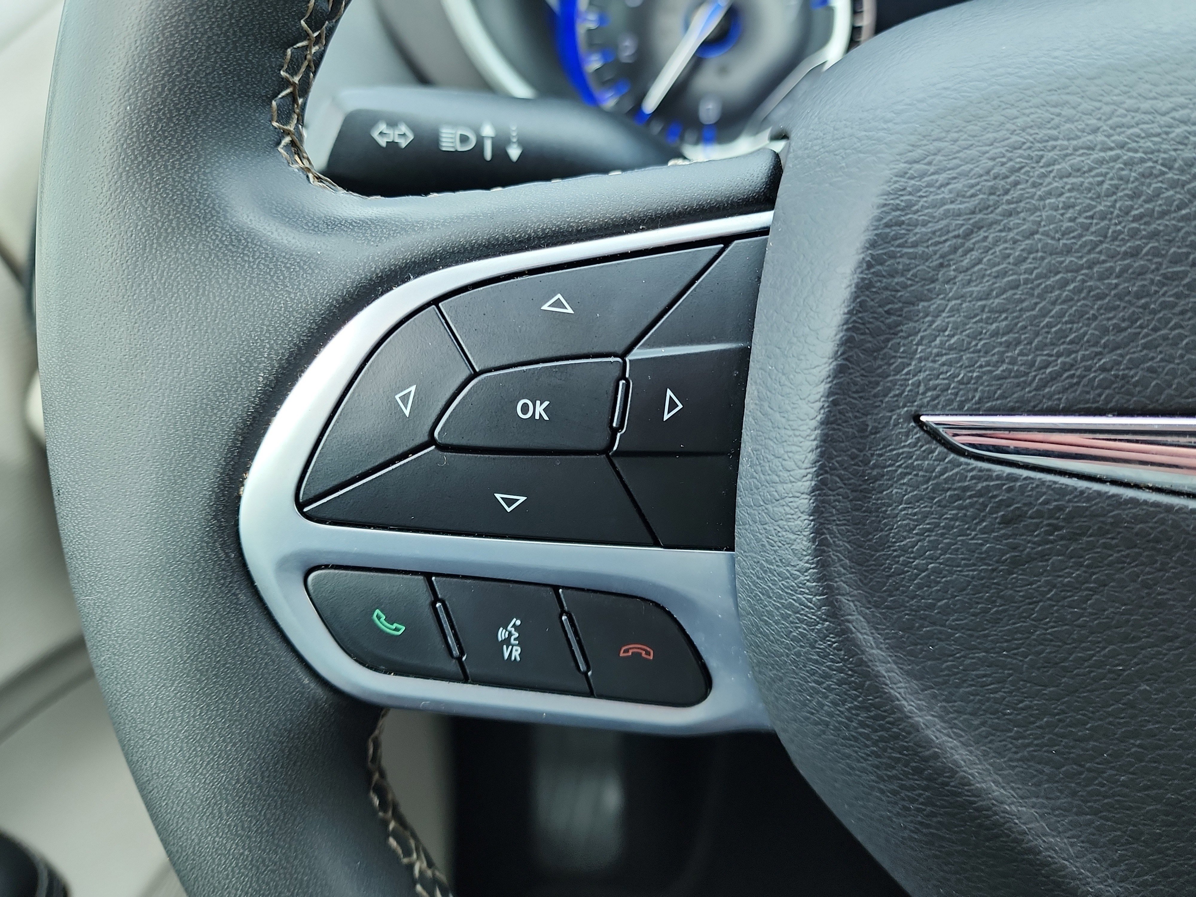 Used 2024 Chrysler Pacifica Touring-L image 21