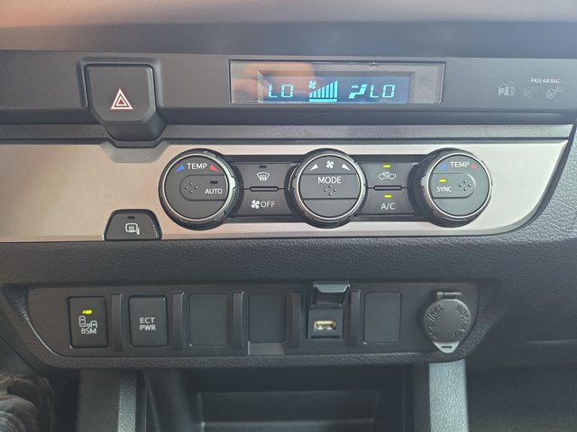 Used 2022 Toyota Tacoma SR5 w/ Technology Package RWD image 17