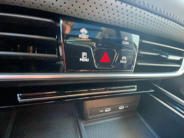 Used 2024 Volkswagen Atlas Peak Edition SE AWD/4WD image 25