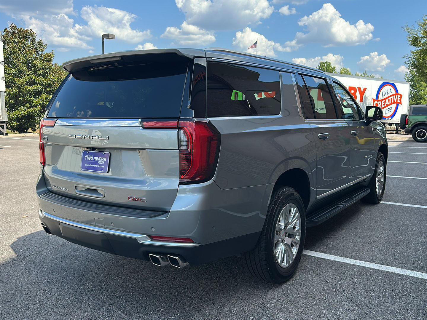 Used 2025 GMC Yukon XL Denali RWD image 5