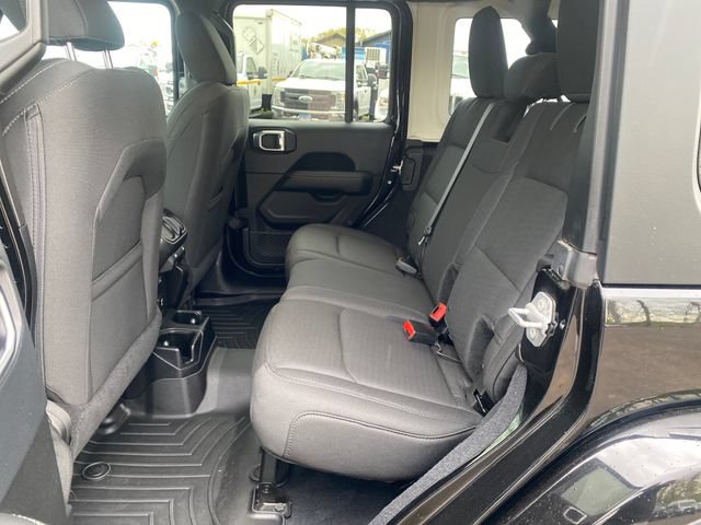 Used 2019 Jeep Wrangler Unlimited Sahara AWD/4WD image 11