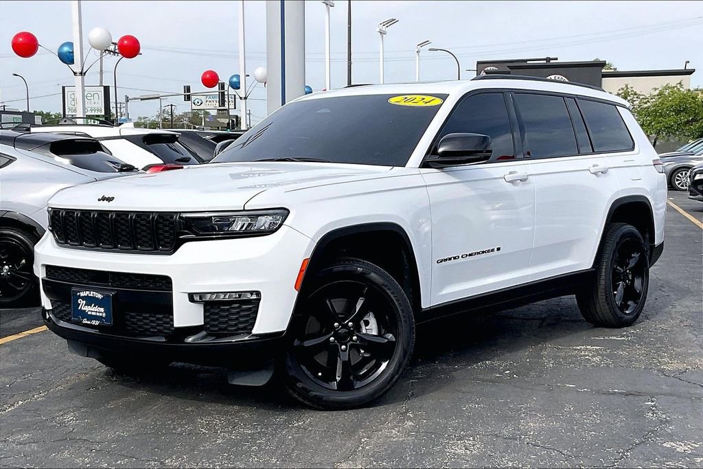 Used 2024 Jeep Grand Cherokee L Limited w/ Black Appearance Package AWD/4WD image 11