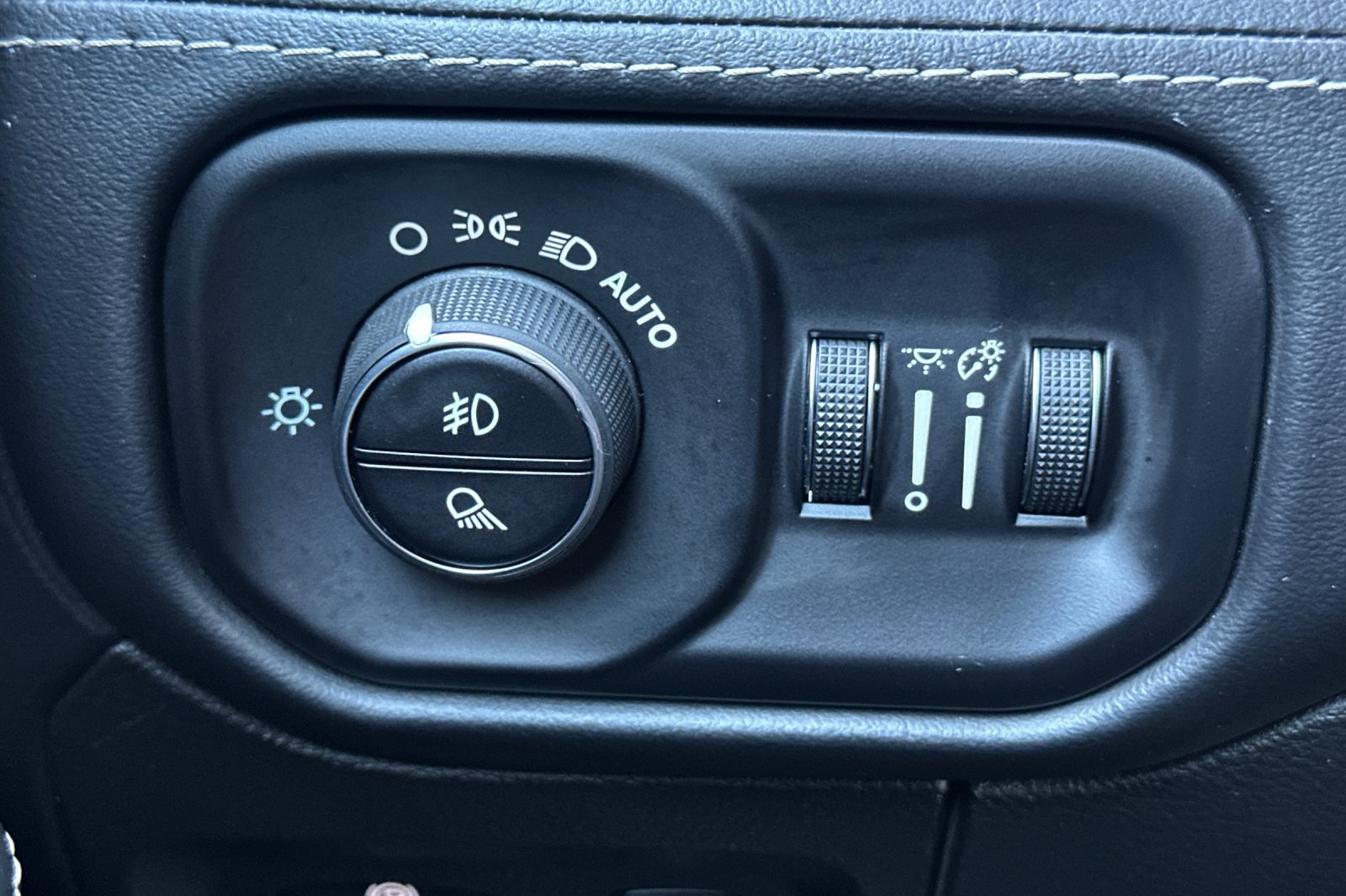 Used 2023 RAM 1500 Limited AWD/4WD image 40