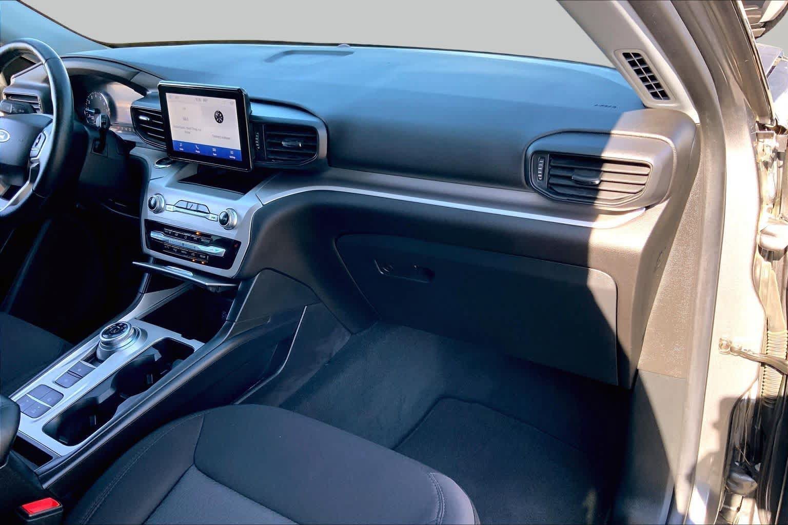 Certified 2022 Ford Explorer XLT RWD image 17