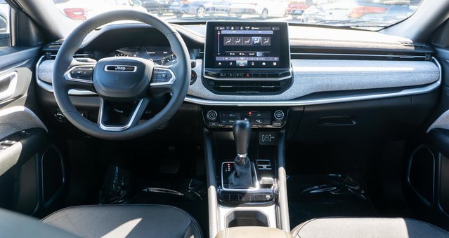 Used 2023 Jeep Compass Latitude AWD/4WD image 13