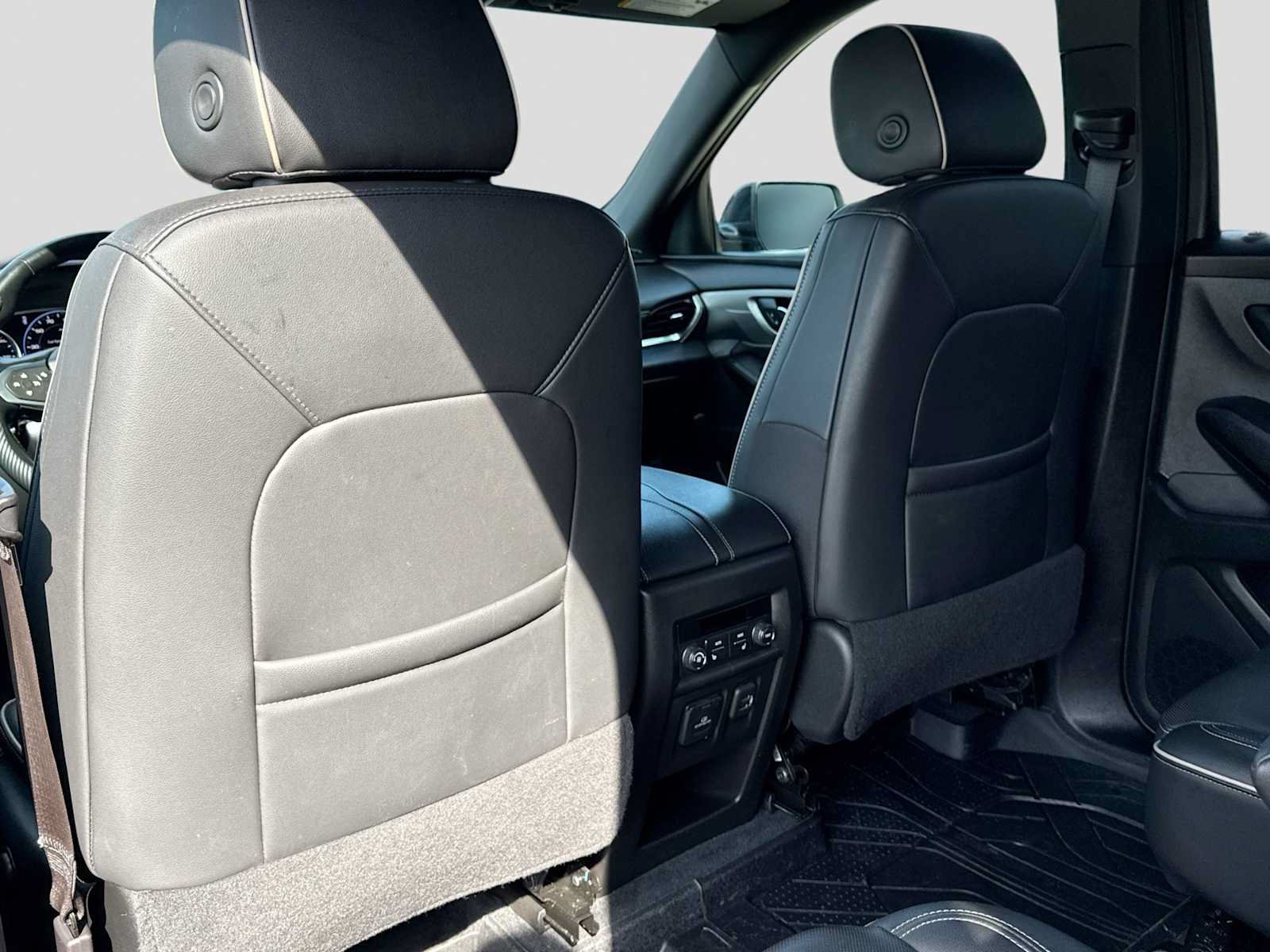Used 2023 Chevrolet Traverse Premier w/ Redline Edition AWD/4WD image 17