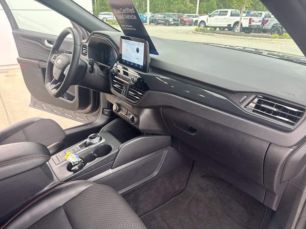 Certified 2025 Ford Escape ST-Line Select AWD/4WD image 33