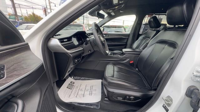 Used 2024 Jeep Grand Cherokee L Limited w/ Luxury Tech Group II image 18