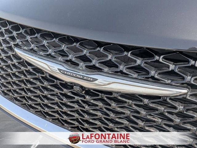 Used 2025 Chrysler Pacifica Select FWD image 9