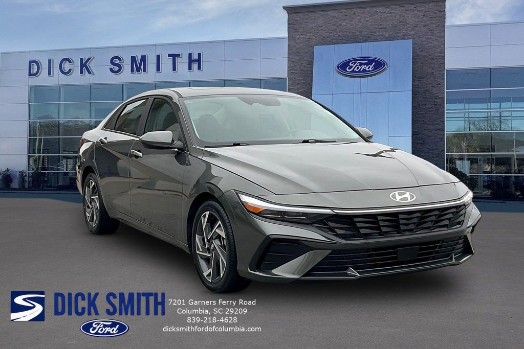 Used 2025 Hyundai Elantra SEL FWD image 3