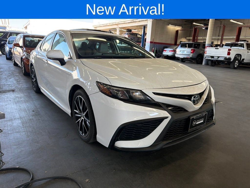Used 2024 Toyota Camry SE AWD/4WD image 1