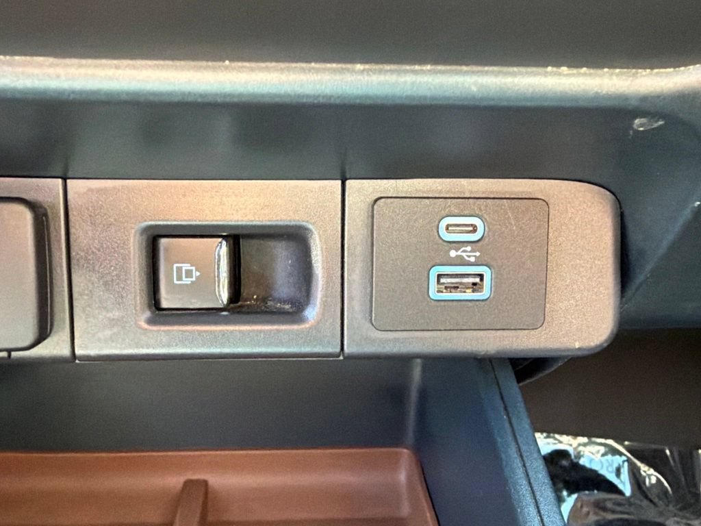 Certified 2024 Ford Maverick Lariat FWD image 31