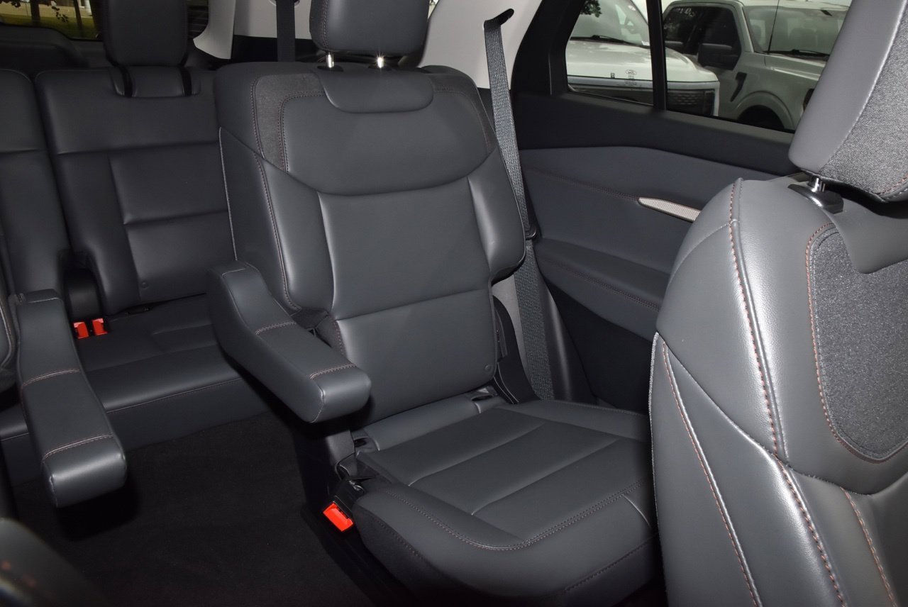Certified 2025 Ford Explorer Active w/ Active Comfort Package RWD image 22