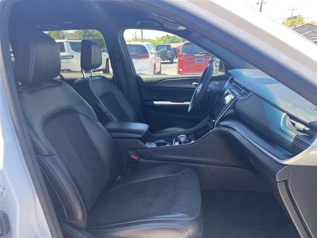Used 2025 Jeep Grand Cherokee Altitude AWD/4WD image 38