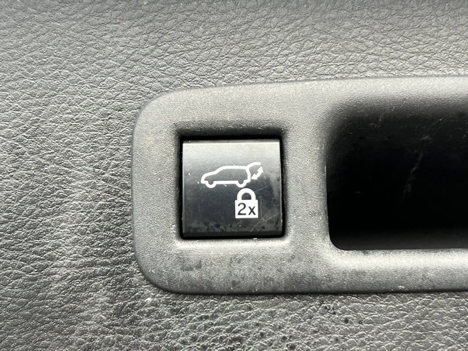 Used 2021 Toyota Sienna XSE image 34