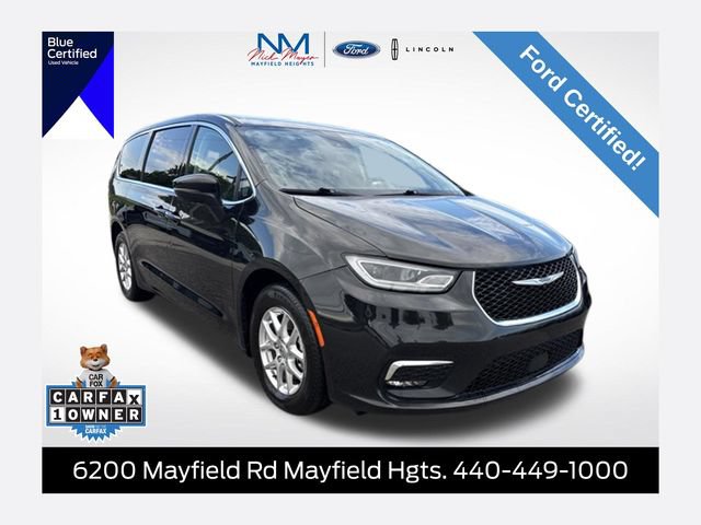 Used 2023 Chrysler Pacifica Touring-L FWD image 1