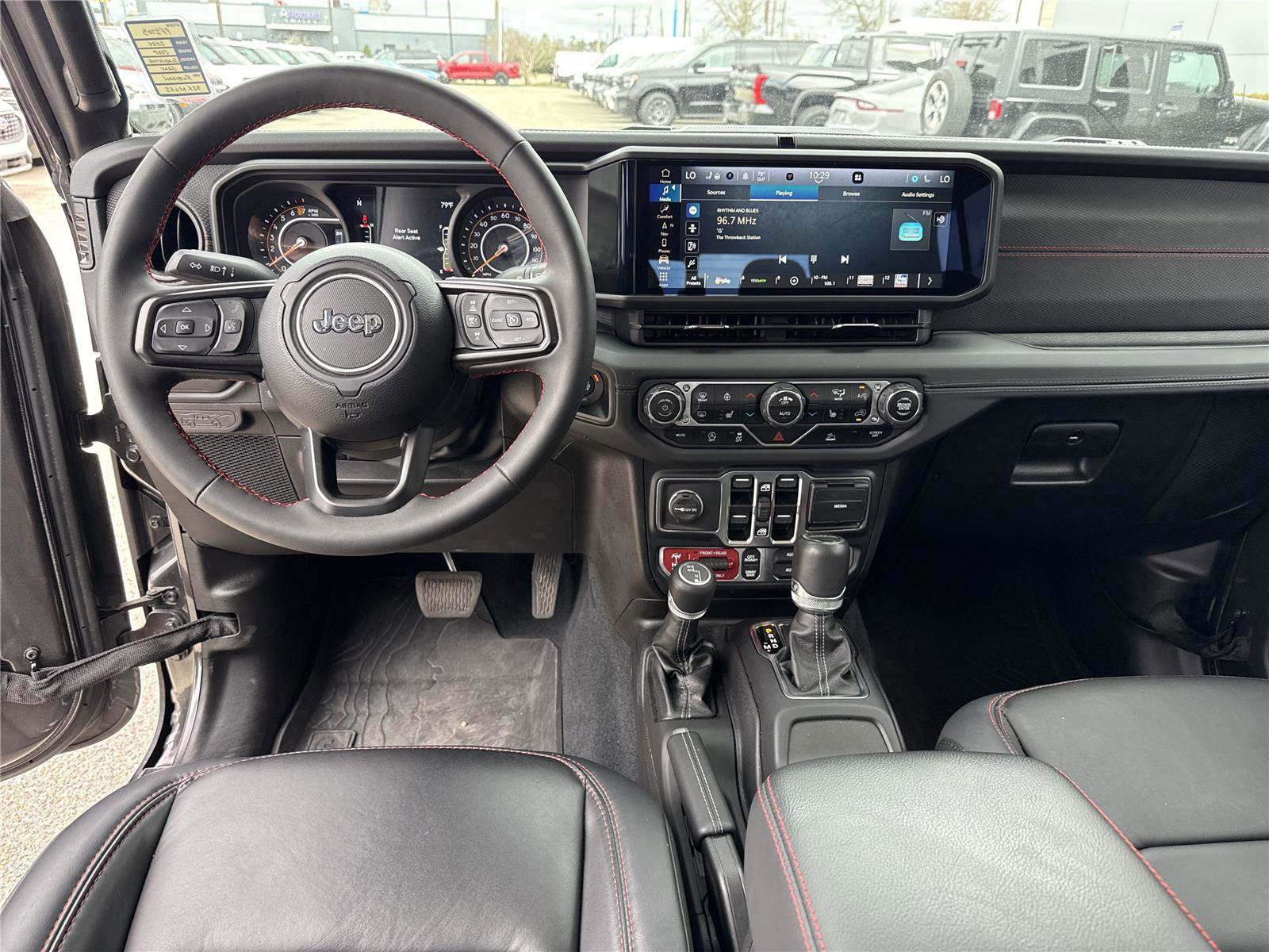 Used 2024 Jeep Gladiator Rubicon w/ Technology Group image 11