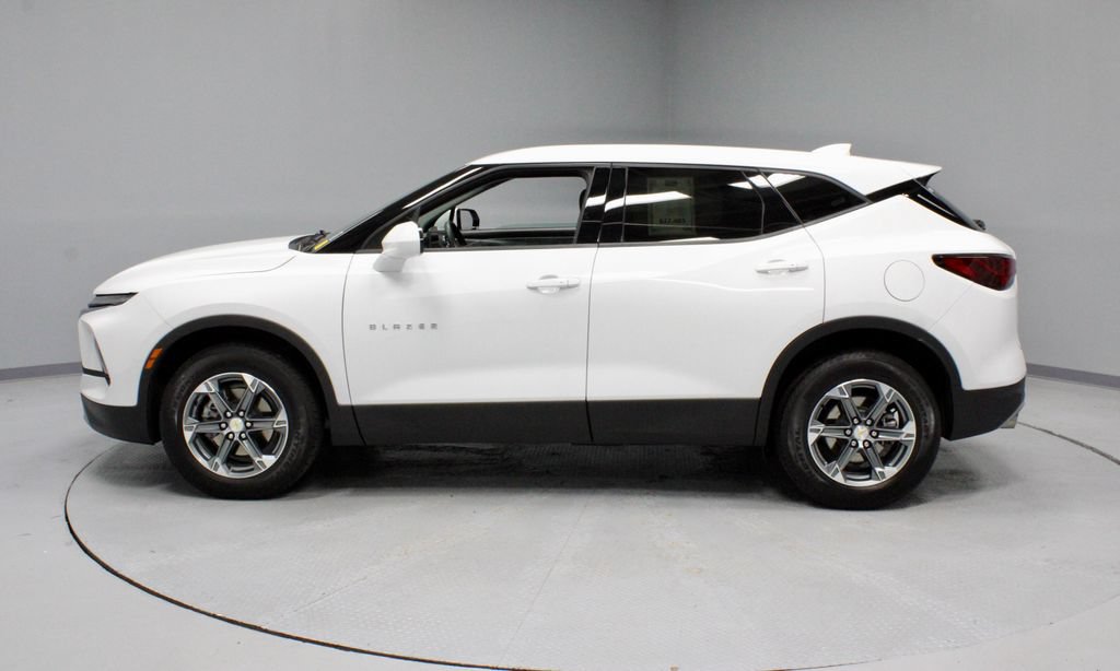 Used 2025 Chevrolet Blazer LT FWD image 7