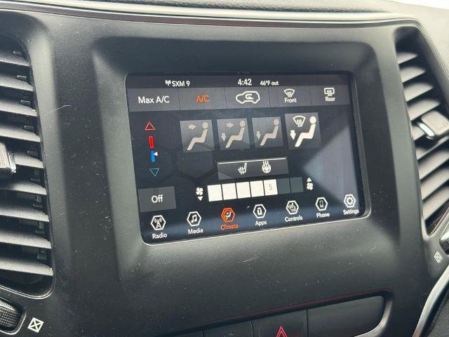 Used 2020 Jeep Cherokee Latitude Plus FWD image 21