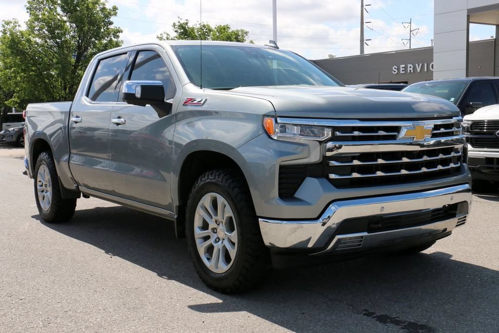 Used 2025 Chevrolet Silverado 1500 LTZ w/ LTZ Premium Package AWD/4WD image 4