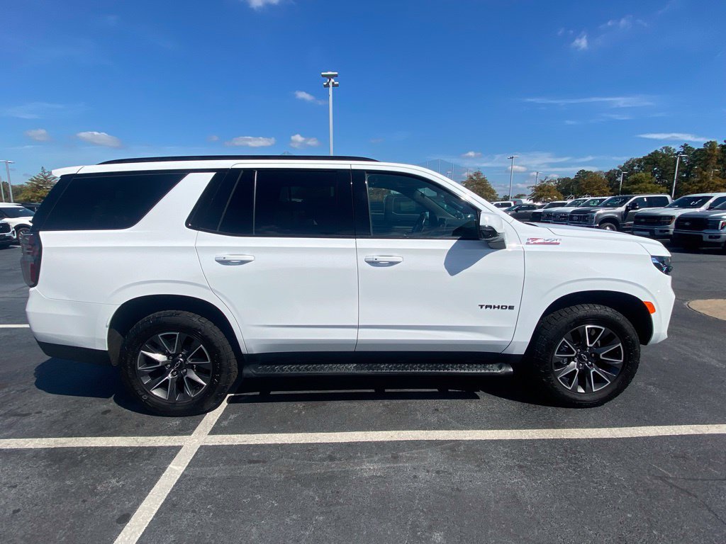 Used 2021 Chevrolet Tahoe Z71 w/ Luxury Package AWD/4WD image 8