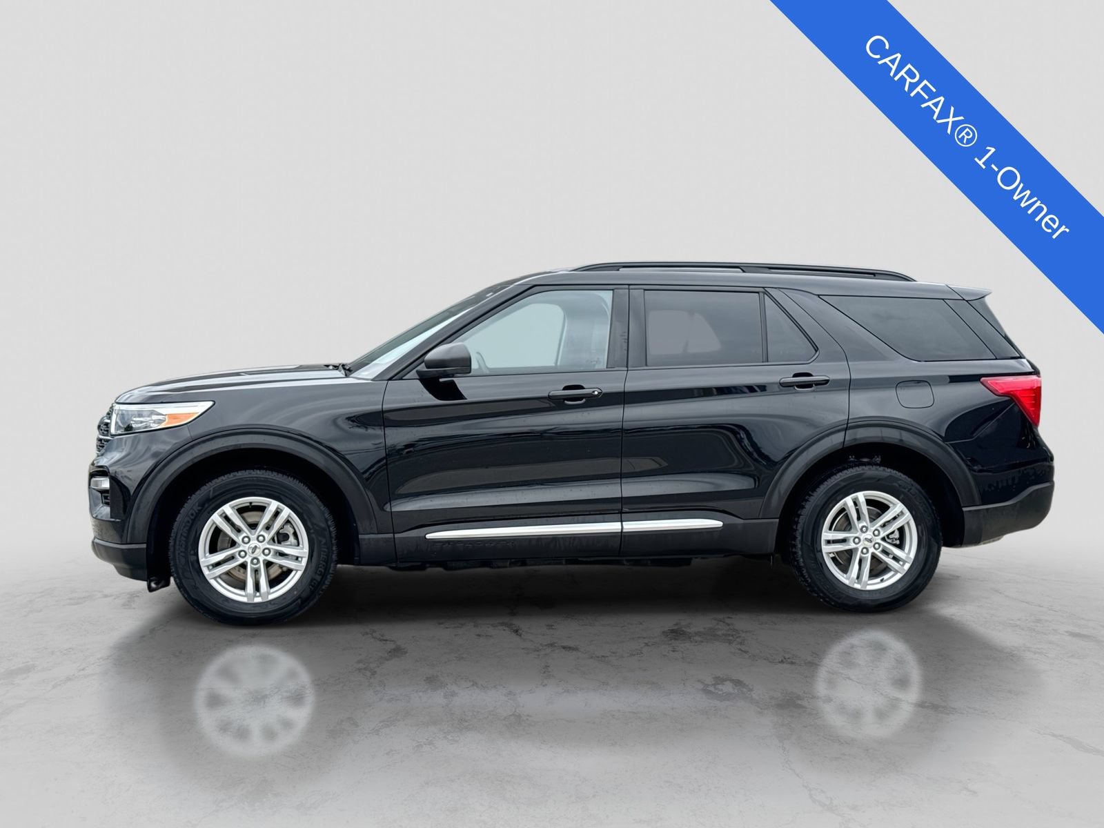 Certified 2023 Ford Explorer XLT w/ Equipment Group 202A AWD/4WD image 3