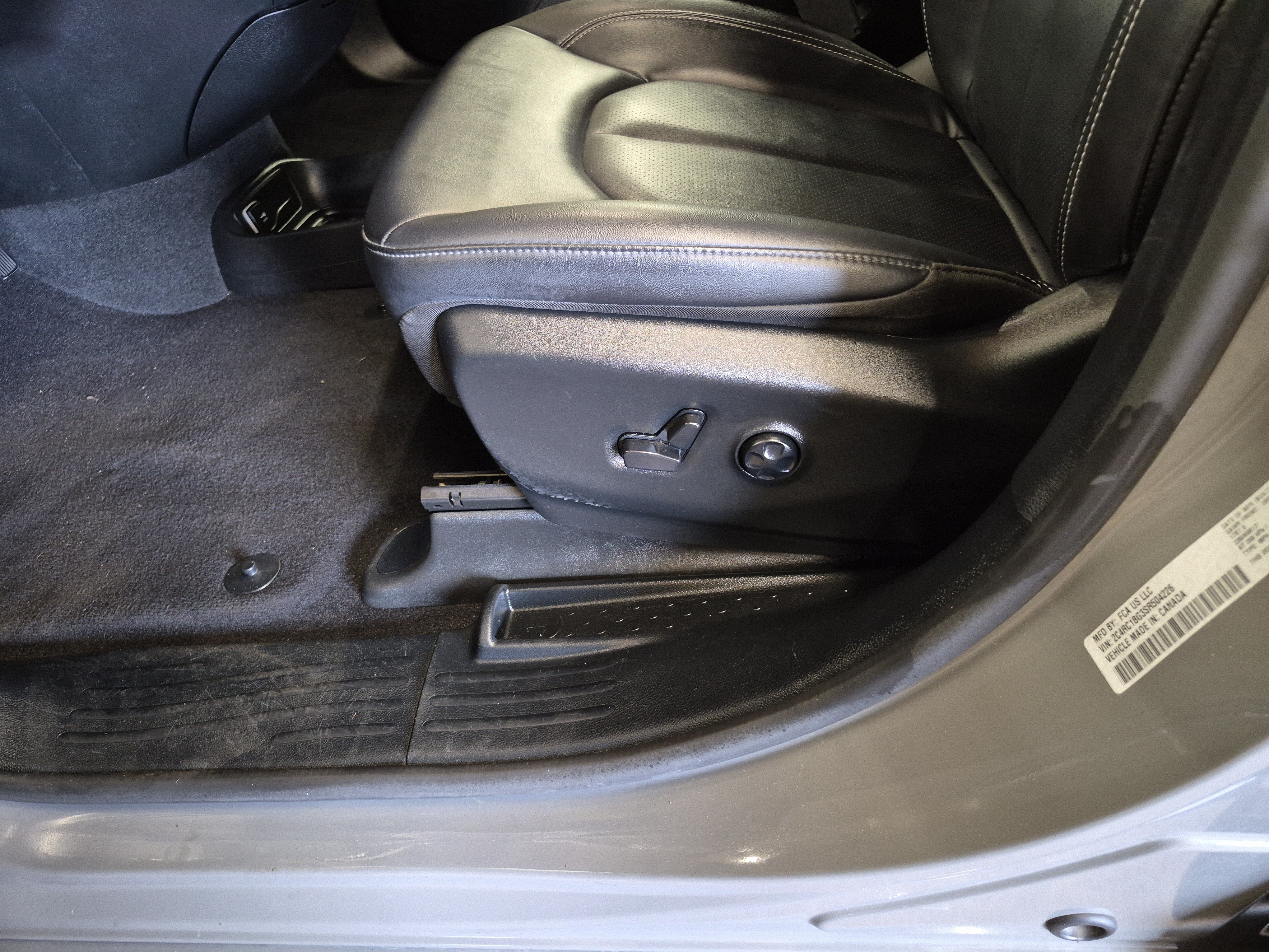 Used 2025 Chrysler Pacifica Select FWD image 11