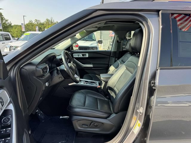 Certified 2022 Ford Explorer Limited w/ Equipment Group 301A AWD/4WD image 17