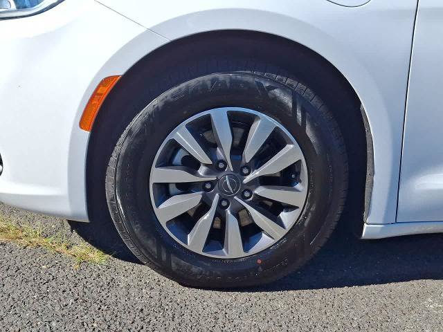 Used 2024 Chrysler Pacifica Limited FWD image 29