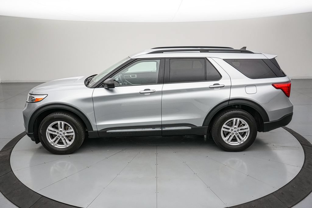 Certified 2023 Ford Explorer XLT w/ Equipment Group 202A AWD/4WD image 7