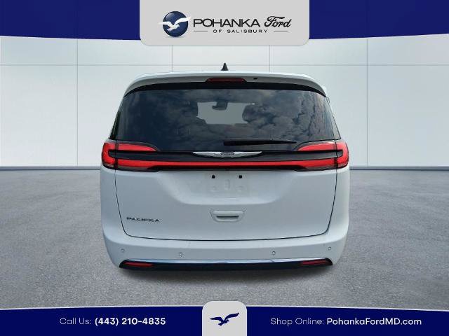 Used 2025 Chrysler Pacifica Select FWD image 6