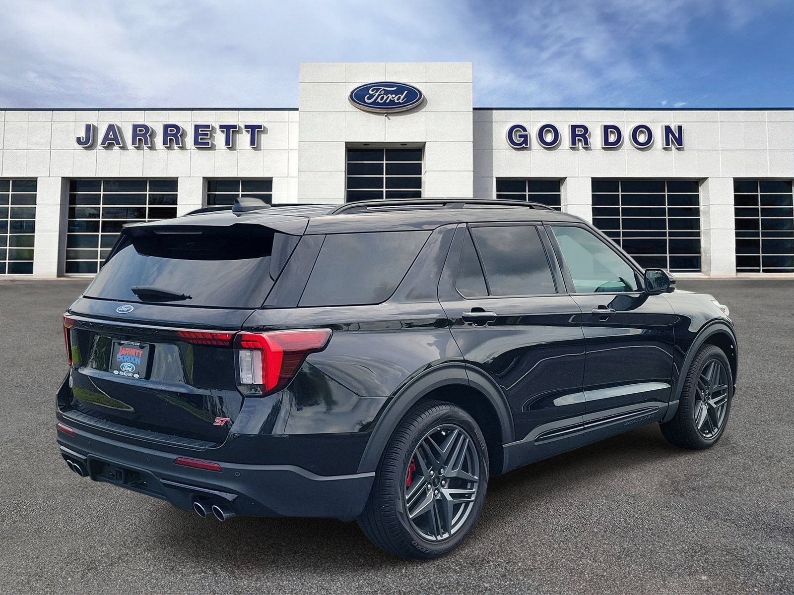 Certified 2025 Ford Explorer ST RWD image 4