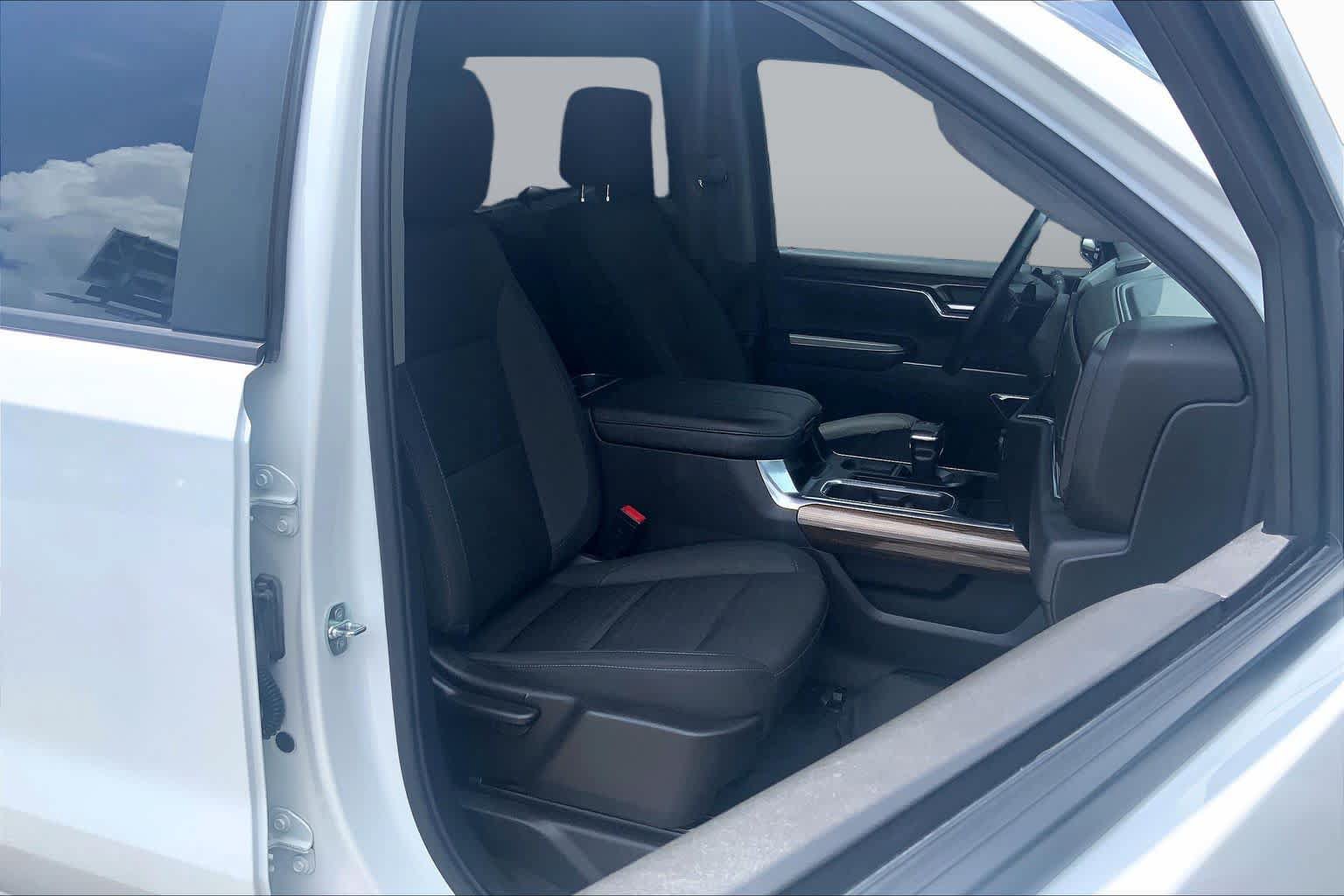 Used 2023 Chevrolet Silverado 1500 LT Trail Boss w/ Convenience Package II AWD/4WD image 9