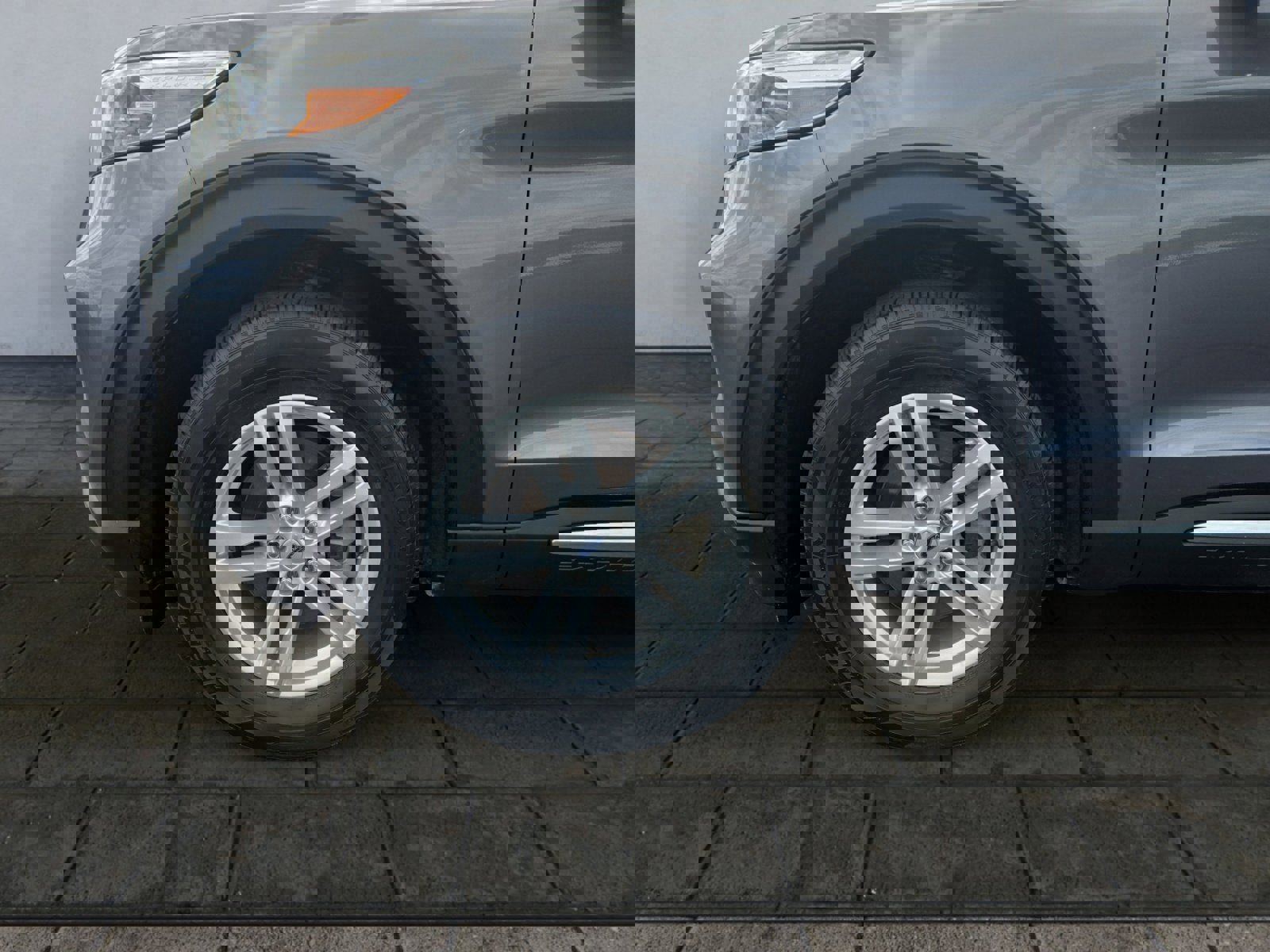 Certified 2022 Ford Explorer XLT w/ Equipment Group 202A image 26