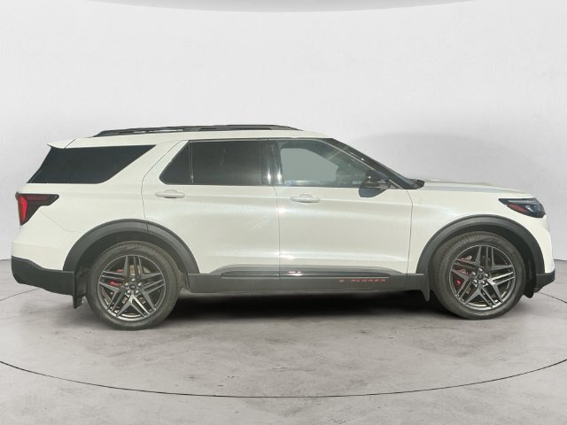 Certified 2025 Ford Explorer ST AWD/4WD image 4
