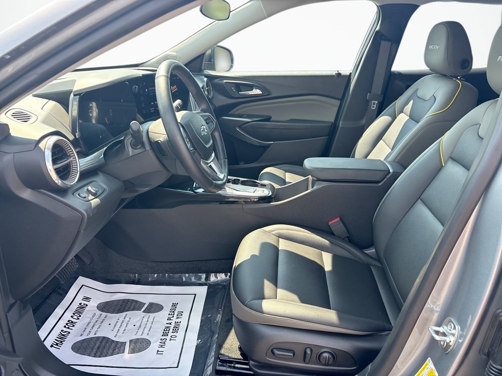 Used 2025 Chevrolet Trax ACTIV w/ Sunroof Package FWD image 23