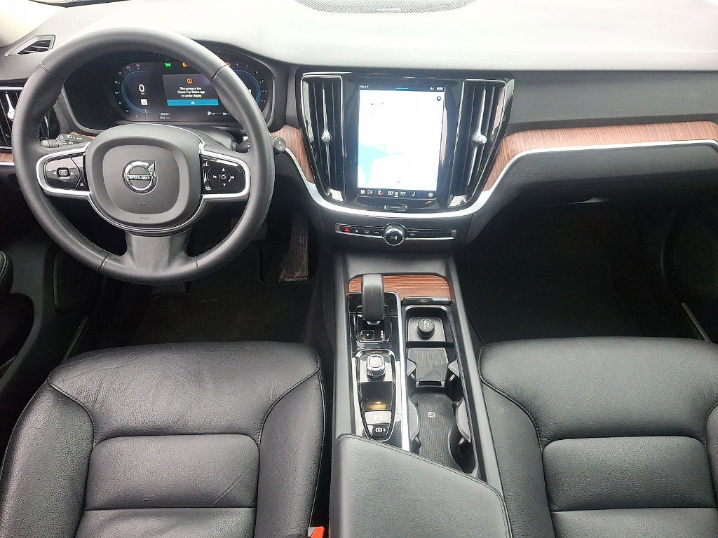 Used 2023 Volvo V60 B5 Cross Country Plus image 15