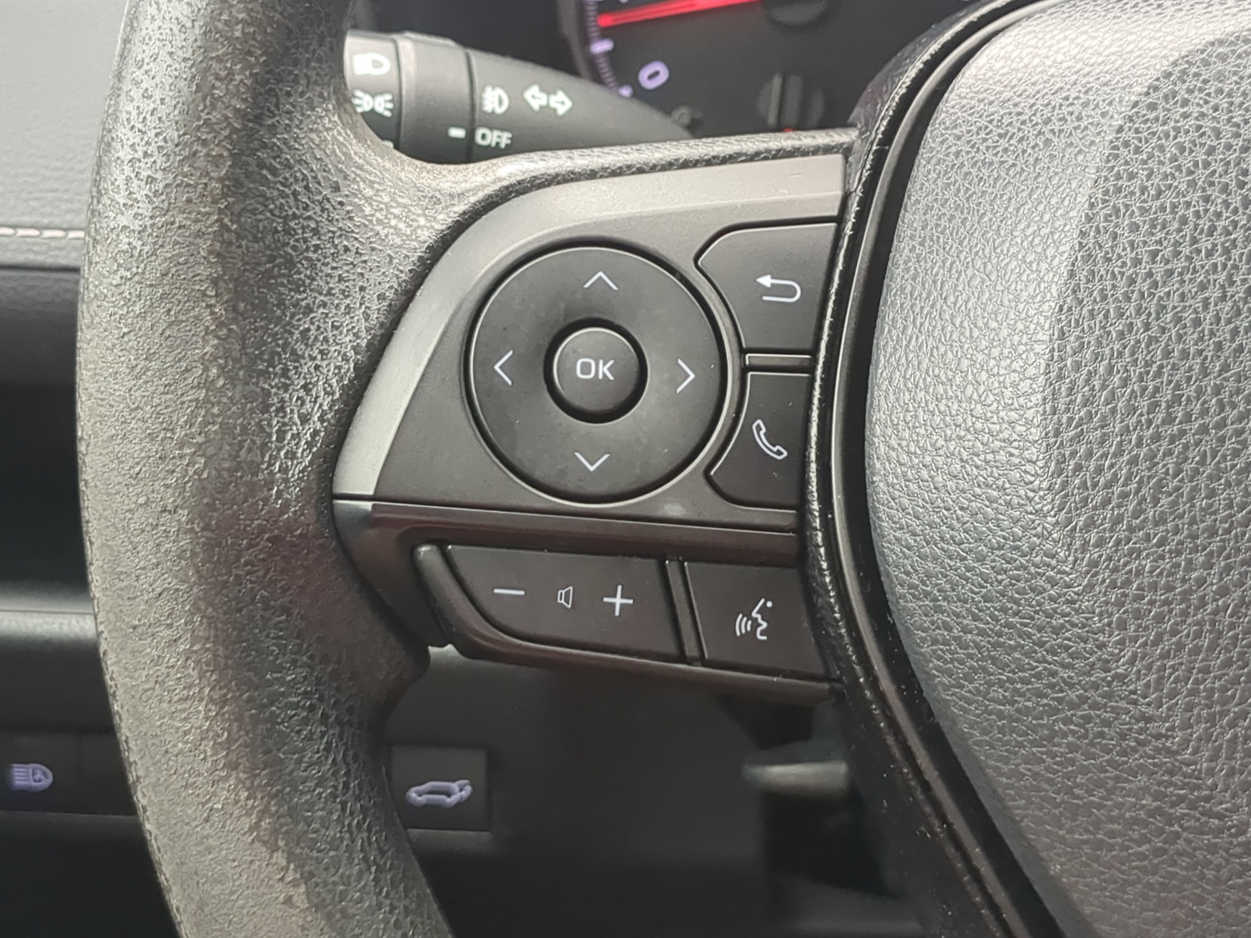 Used 2019 Toyota RAV4 XLE w/ Convenience Package FWD image 23