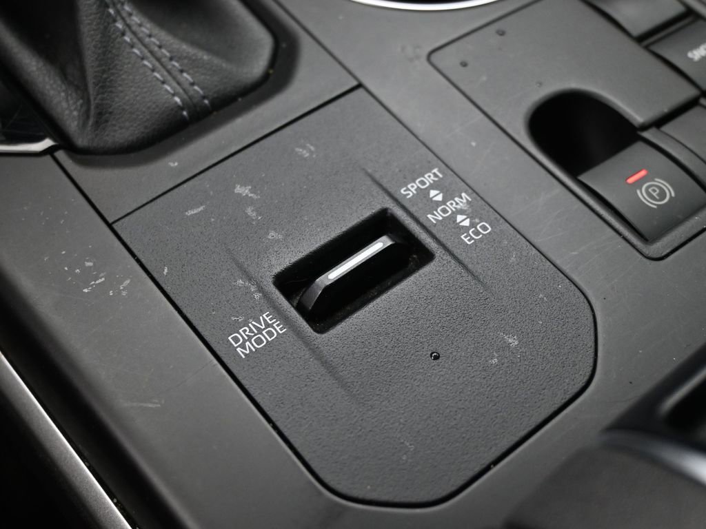 Used 2024 Toyota Highlander LE image 46