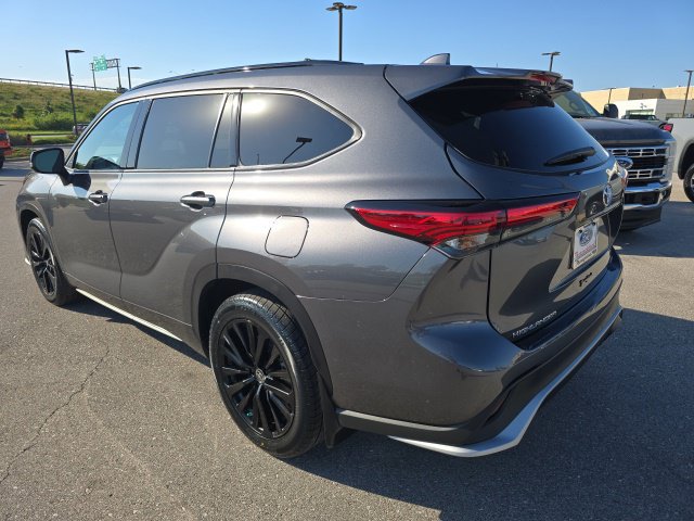 Used 2023 Toyota Highlander XSE FWD image 3